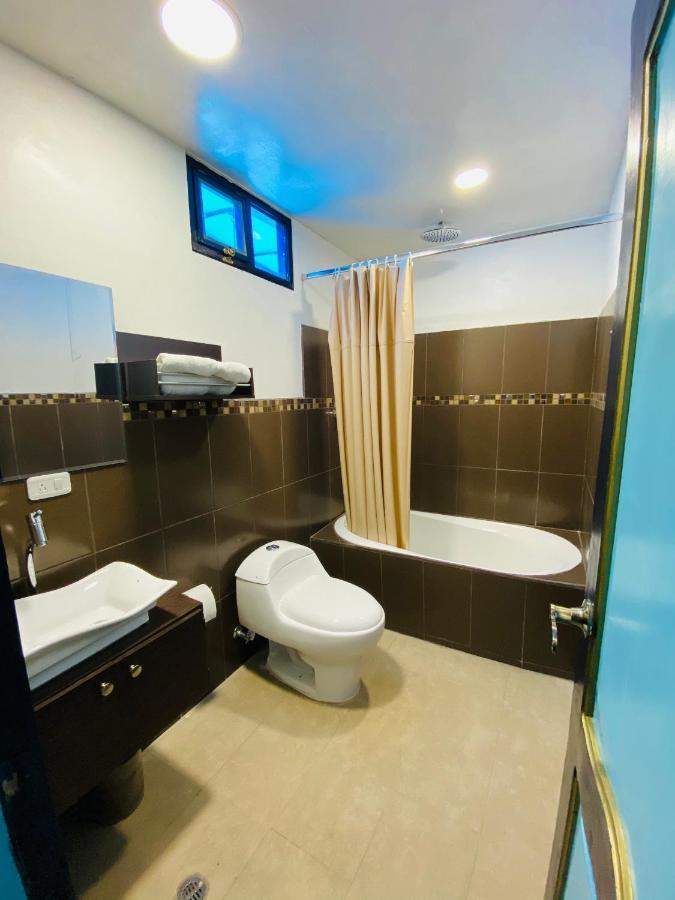 Hotel Montecarlo Riobamba Bagian luar foto
